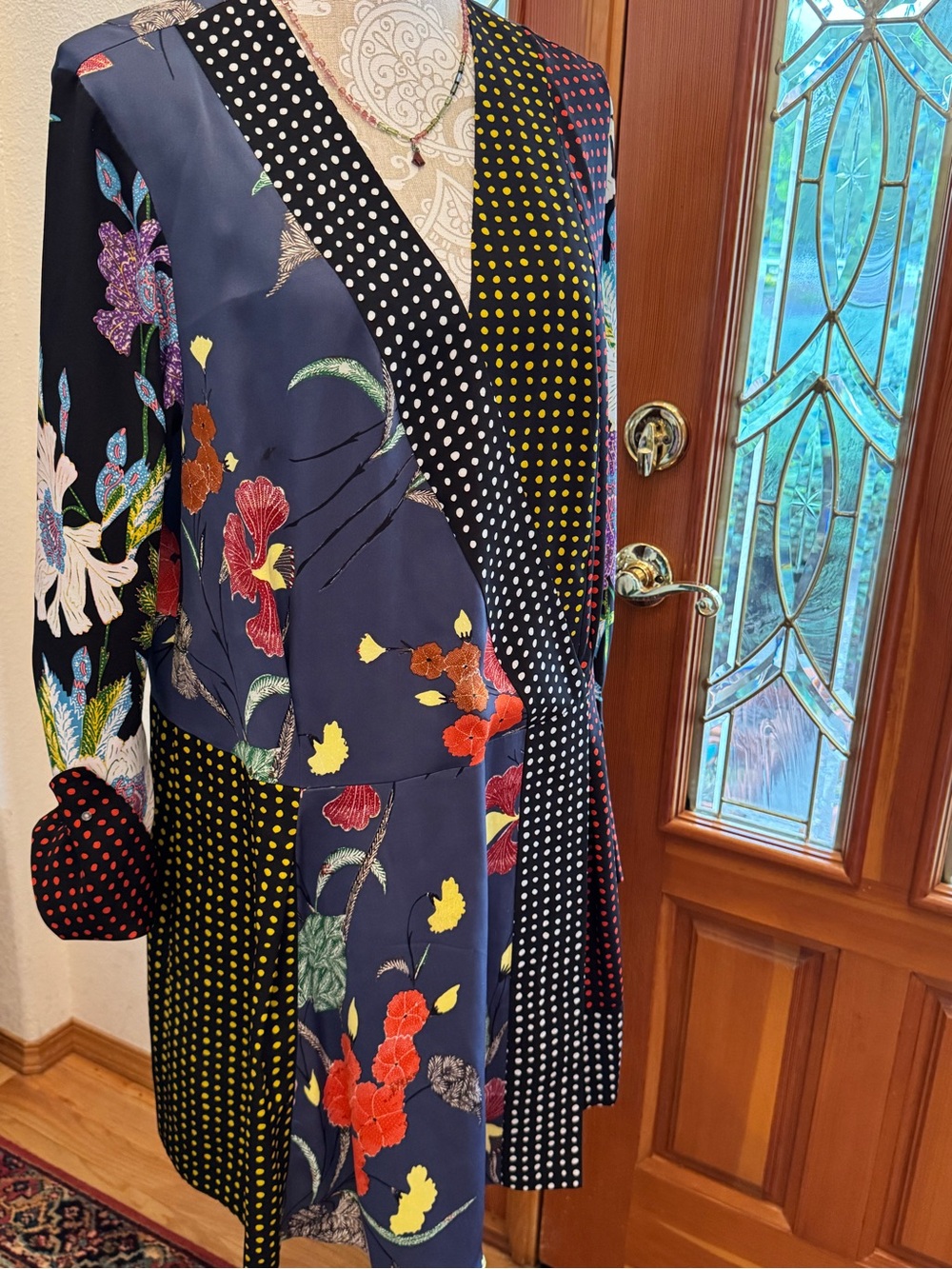 DIANE VON FURSTENBERG SILK DRESS KIMONO STYLED MINI LENGTH SIZE MEDIUM BNWT